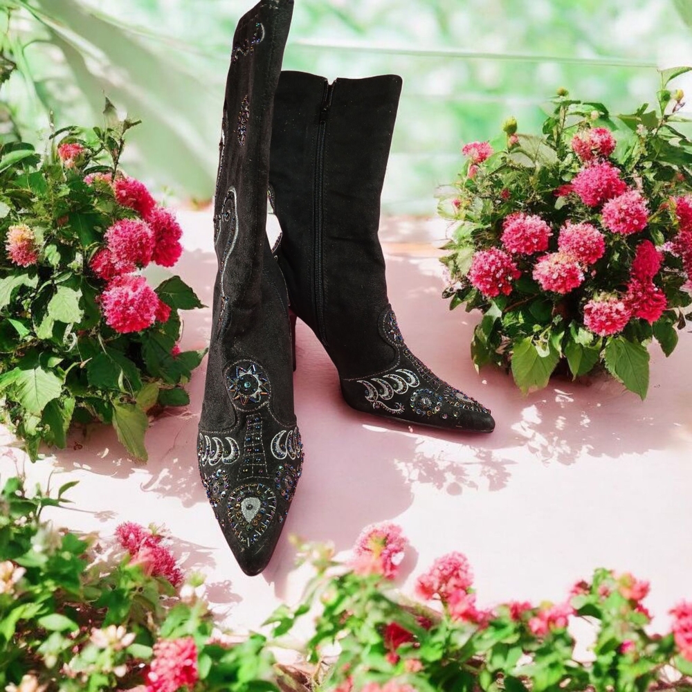 Sophisticated Black Heeled Boots with Vintage Charm